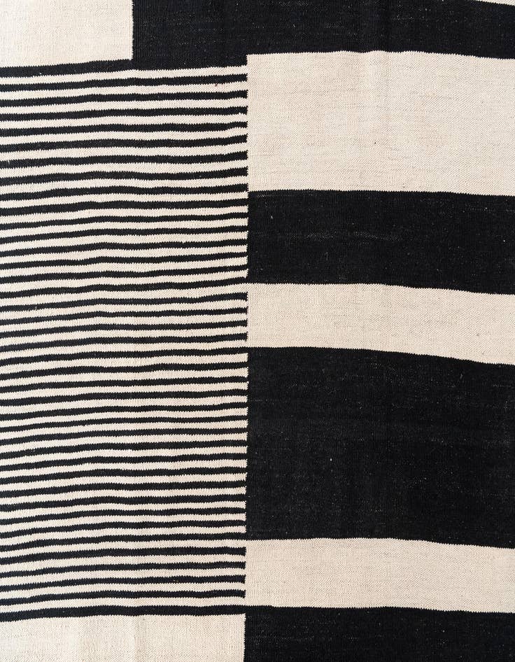 Detail image of 6' 9 x 10' 7  Hand Woven Kilim Modern Wool Rug