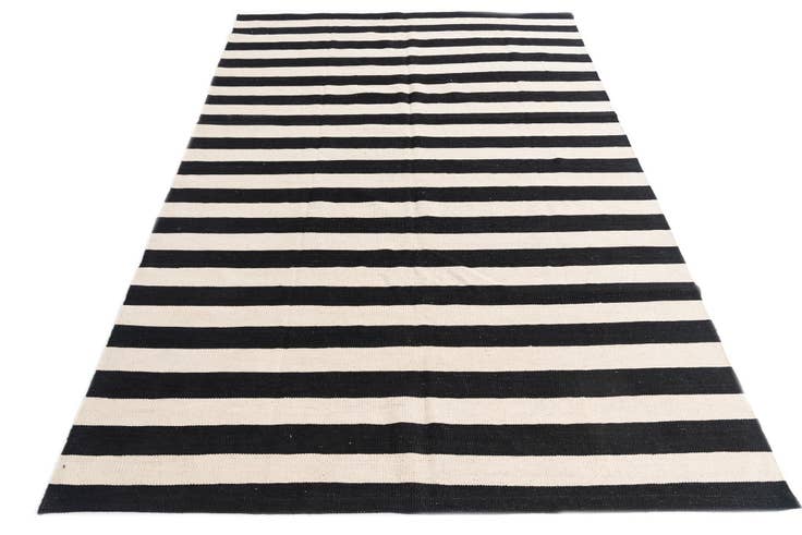 Detail image of 5' 6 x 8' 1 Hand Woven Kilim Modern Wool Rug
