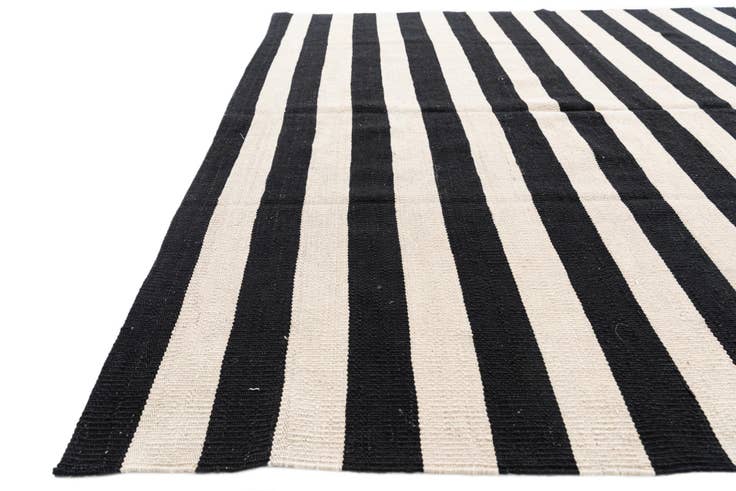 Detail image of 5' 6 x 8' 1 Hand Woven Kilim Modern Wool Rug
