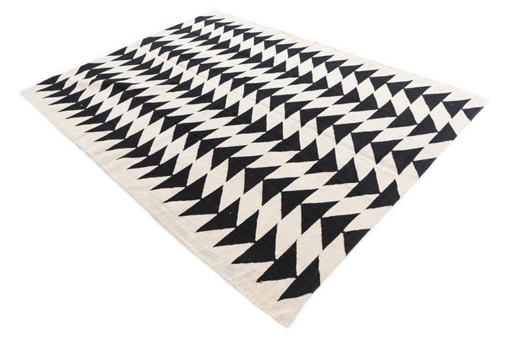 Detail image of 5' 9 x 7' 6 Hand Woven Kilim Modern Wool Rug