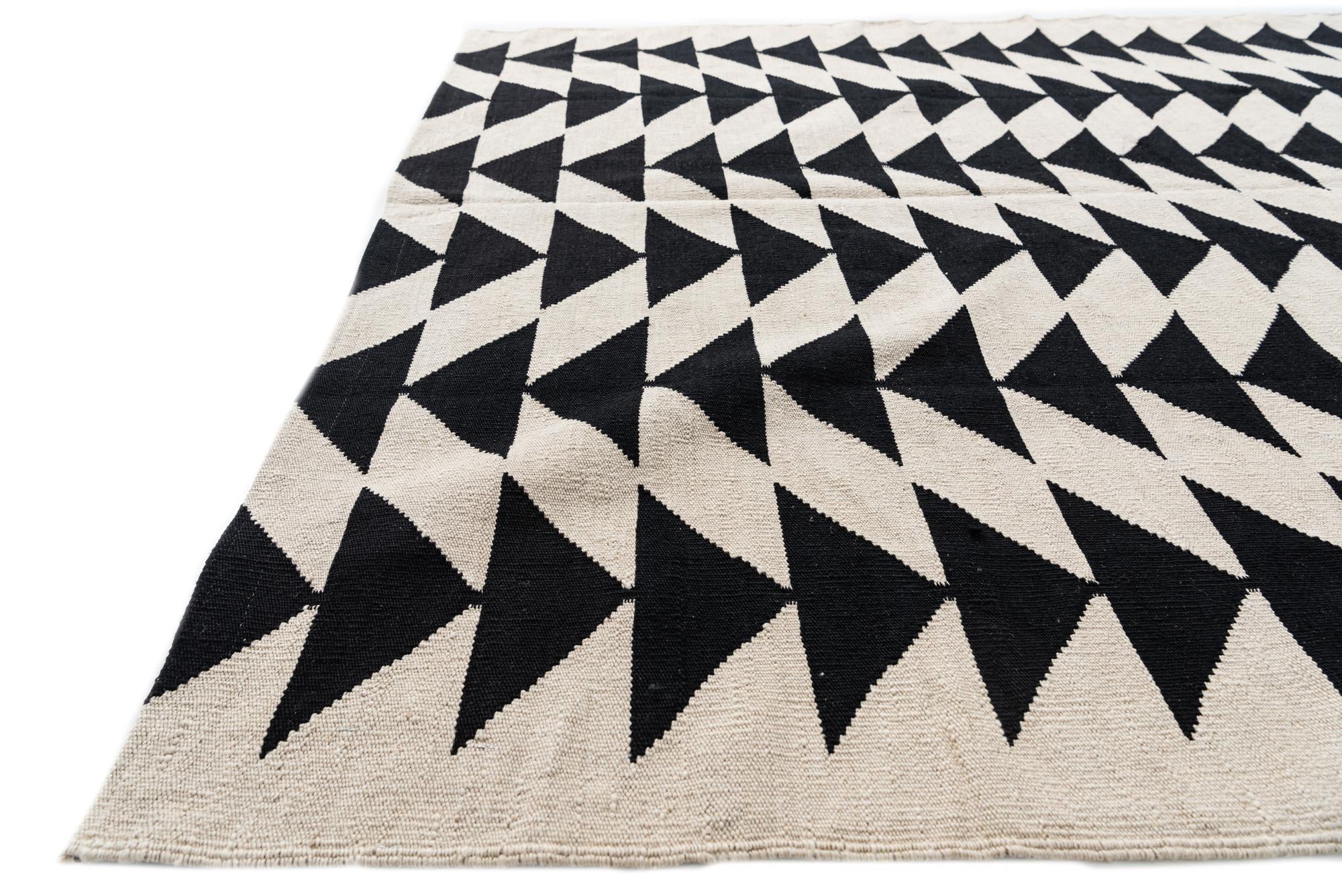 5' 9 x 7' 6 Hand Woven Kilim Modern Wool Rug
