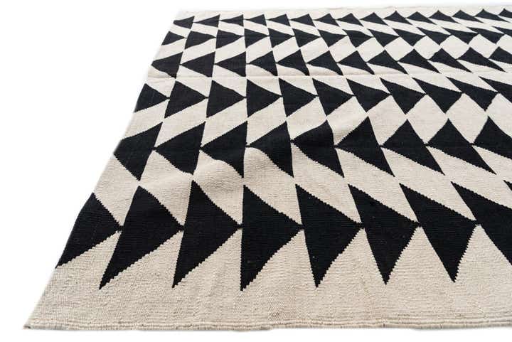 5' 9 x 7' 6 Hand Woven Kilim Modern Wool Rug