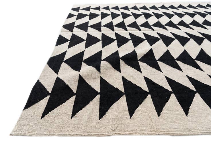 Detail image of 5' 9 x 7' 6 Hand Woven Kilim Modern Wool Rug