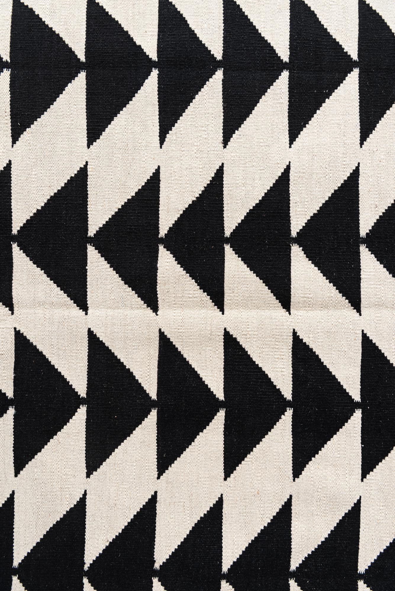 5' 9 x 7' 6 Hand Woven Kilim Modern Wool Rug