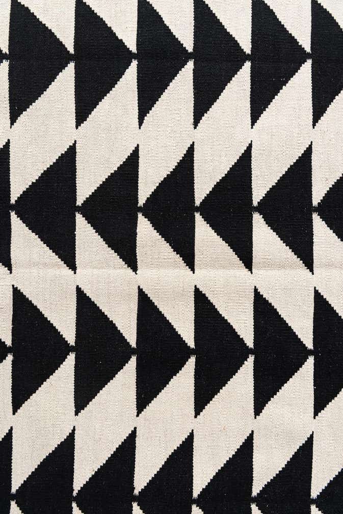 5' 9 x 7' 6 Hand Woven Kilim Modern Wool Rug