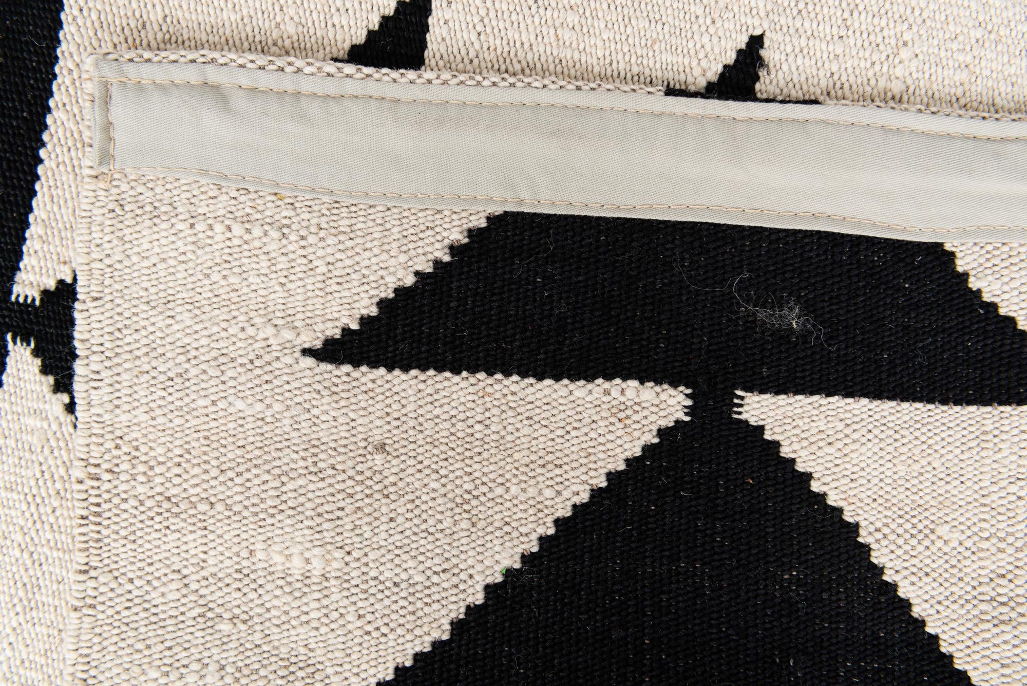 5' 9 x 7' 6 Hand Woven Kilim Modern Wool Rug