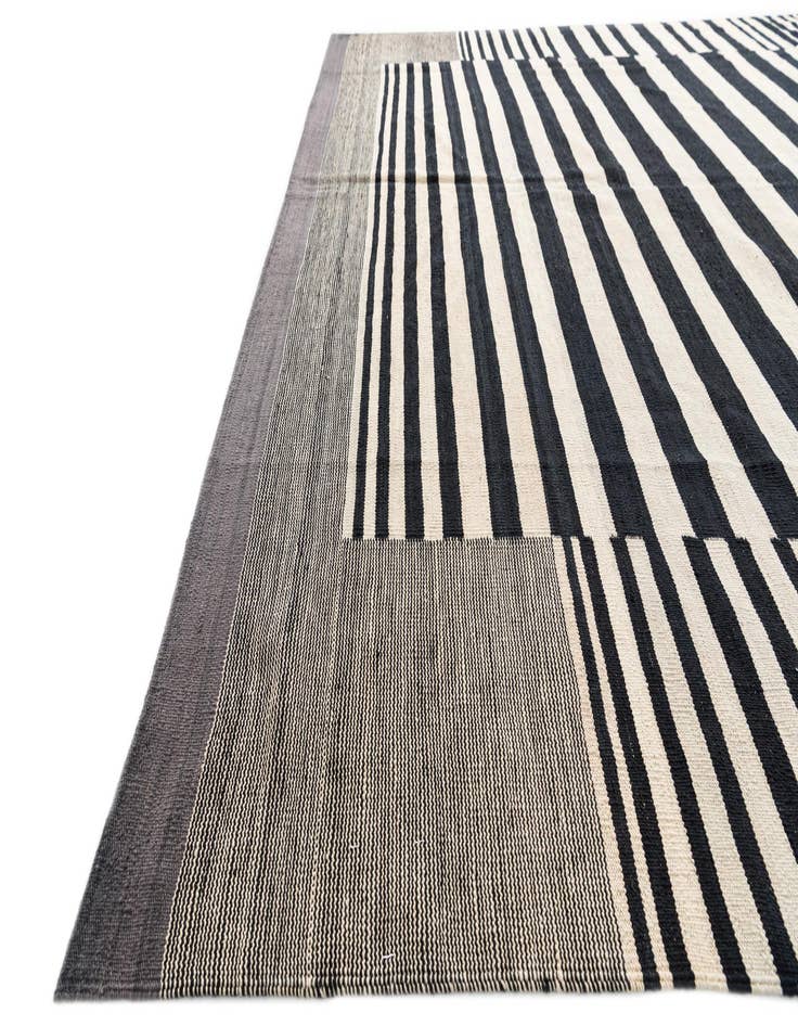 Detail image of 8' 6 x 9' 3  Hand Woven Kilim Modern Wool Rug