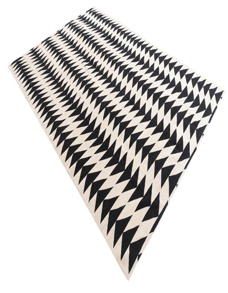 Detail image of 6' 8 x 9' 6  Hand Woven Kilim Modern Wool Rug