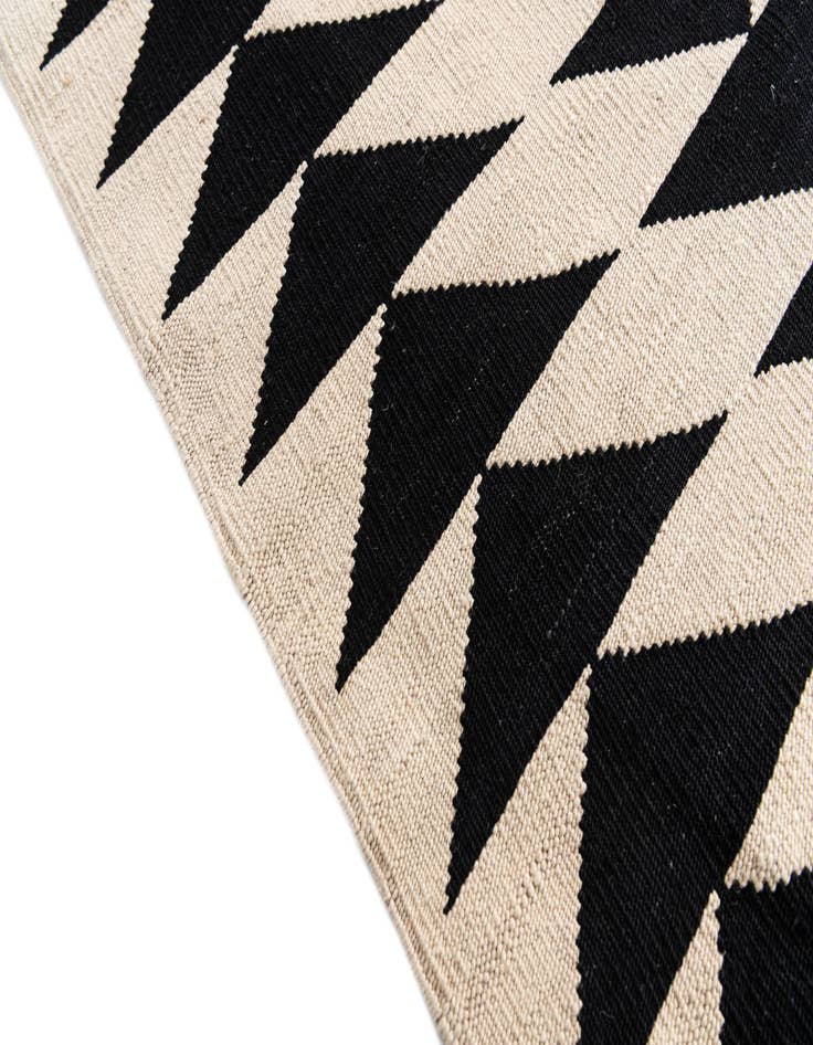 Detail image of 6' 8 x 9' 6  Hand Woven Kilim Modern Wool Rug