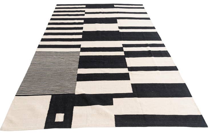 Detail image of 6' 7 x 9' 9 Hand Woven Kilim Modern Wool Rug