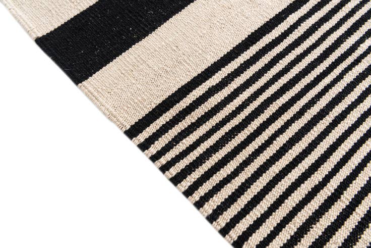 Detail image of 6' 7 x 9' 9 Hand Woven Kilim Modern Wool Rug