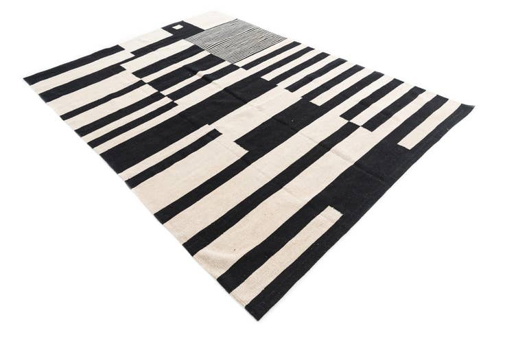 Detail image of 5' 7 x 7' 9 Hand Woven Kilim Modern Wool Rug