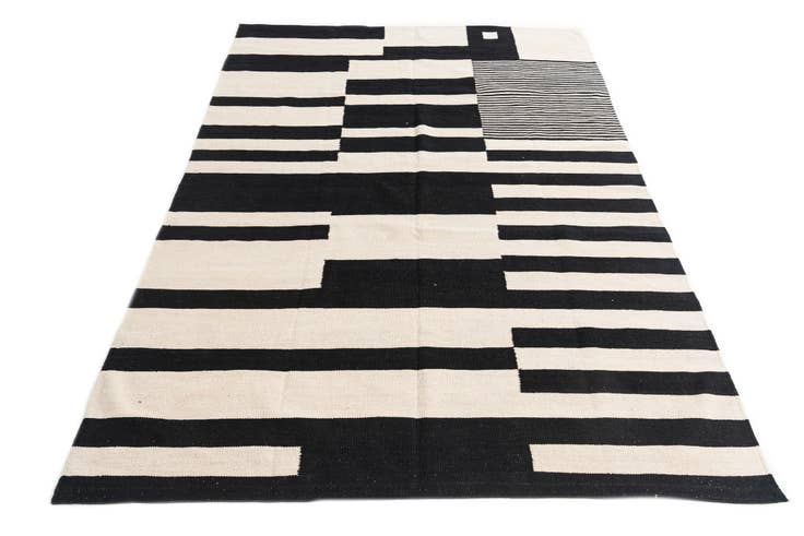 Detail image of 5' 7 x 7' 9 Hand Woven Kilim Modern Wool Rug