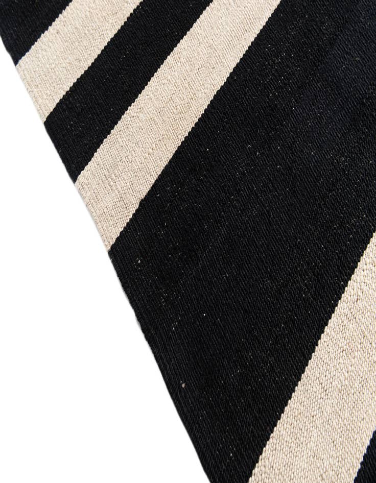 Detail image of 5' 7 x 7' 9 Hand Woven Kilim Modern Wool Rug