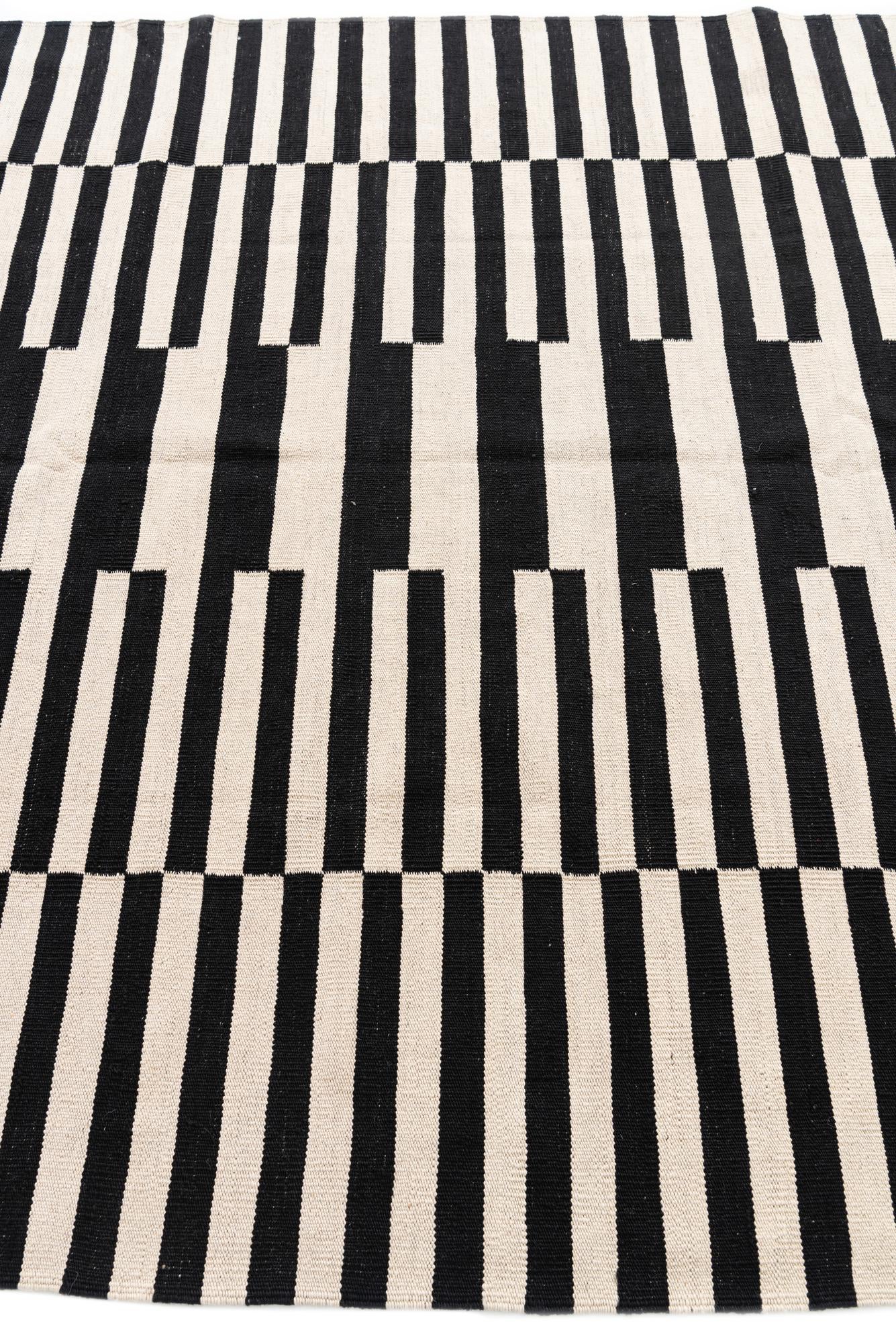 5' 9 x 7' 9 Hand Woven Kilim Modern Wool Rug
