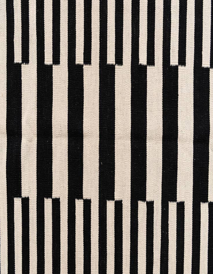 Detail image of 5' 9 x 7' 9  Hand Woven Kilim Modern Wool Rug