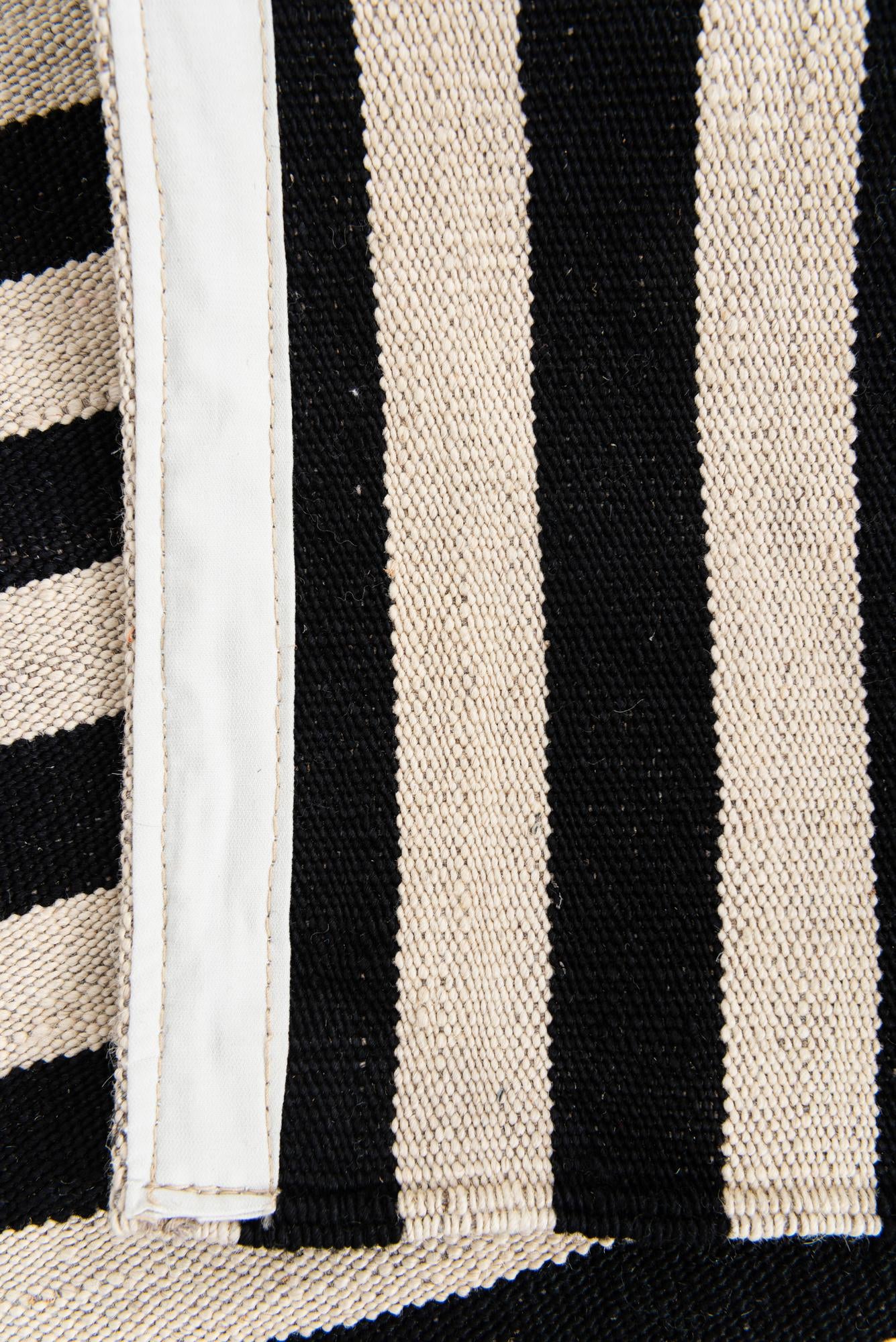 5' 9 x 7' 9 Hand Woven Kilim Modern Wool Rug