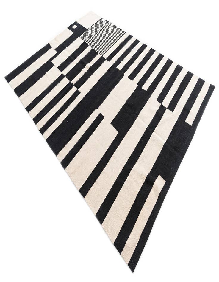 Detail image of 5' 7 x 7' 9  Hand Woven Kilim Modern Wool Rug