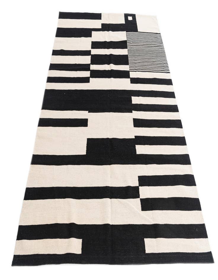 Detail image of 5' 7 x 7' 9  Hand Woven Kilim Modern Wool Rug