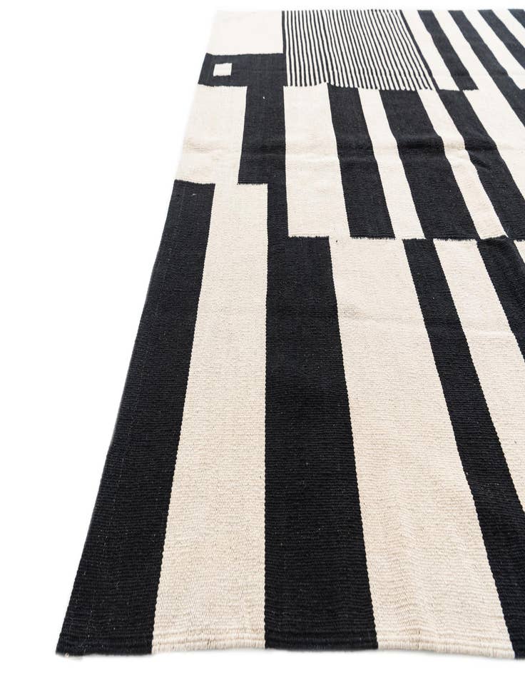 Detail image of 5' 7 x 7' 9  Hand Woven Kilim Modern Wool Rug