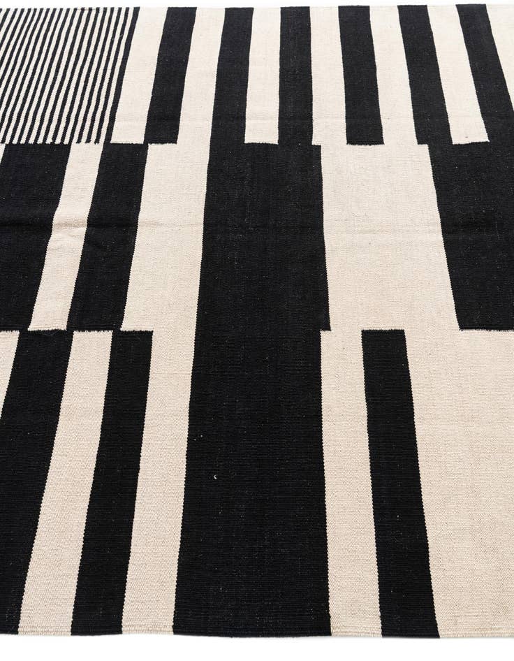 Detail image of 5' 7 x 7' 9  Hand Woven Kilim Modern Wool Rug