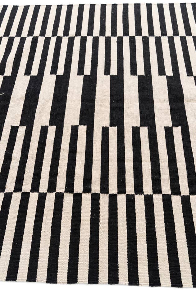 Detail image of 5' 8 x 7' 7 Hand Woven Kilim Modern Wool Rug