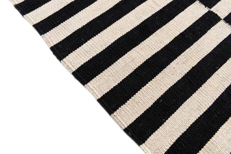 Detail image of 5' 8 x 7' 7 Hand Woven Kilim Modern Wool Rug