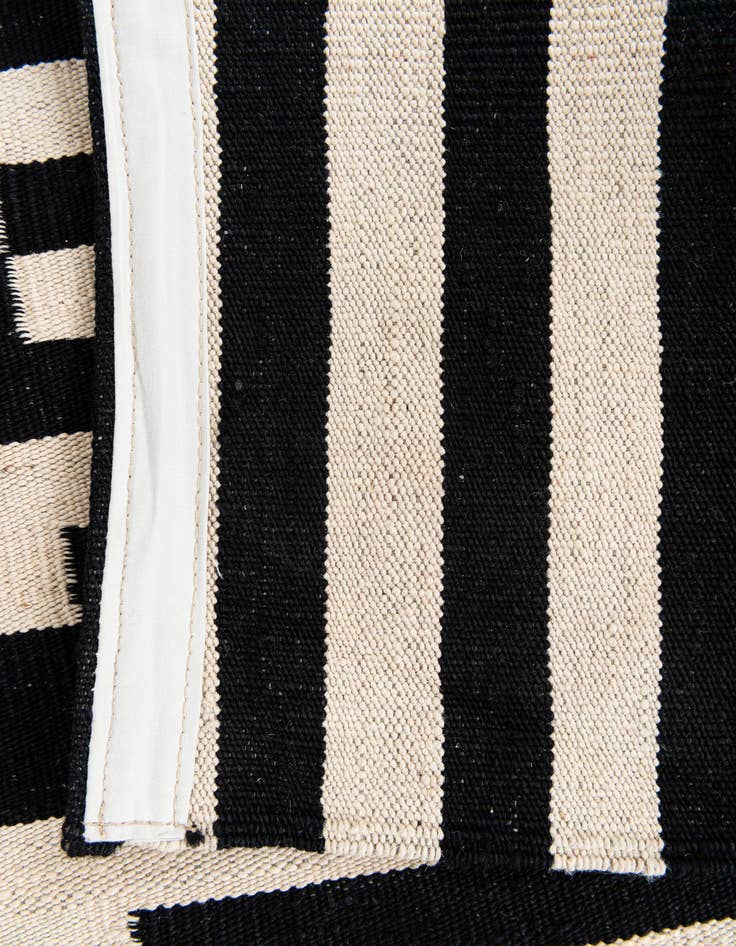 Detail image of 5' 8 x 7' 7  Hand Woven Kilim Modern Wool Rug