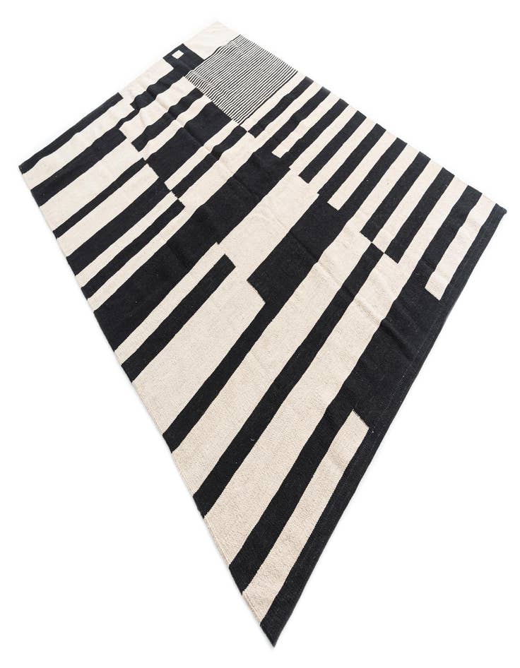 Detail image of 5' 9 x 7' 9  Hand Woven Kilim Modern Wool Rug