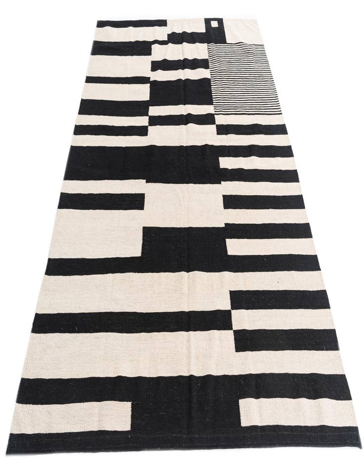 Detail image of 5' 9 x 7' 9  Hand Woven Kilim Modern Wool Rug