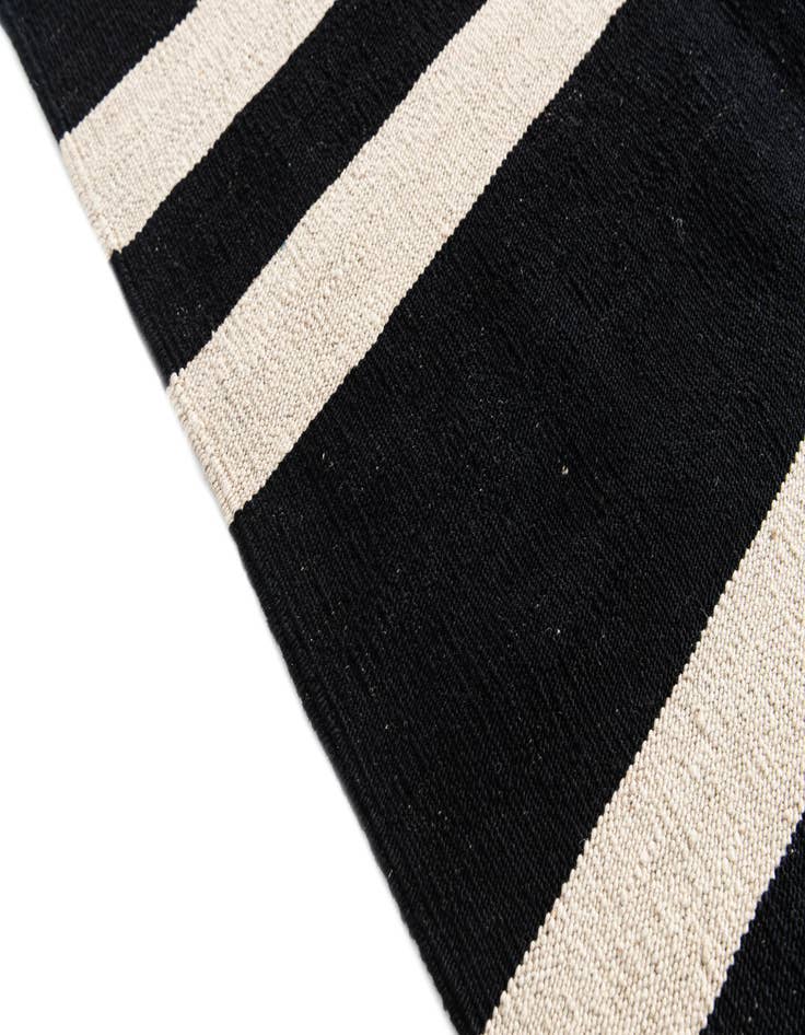 Detail image of 5' 9 x 7' 9  Hand Woven Kilim Modern Wool Rug