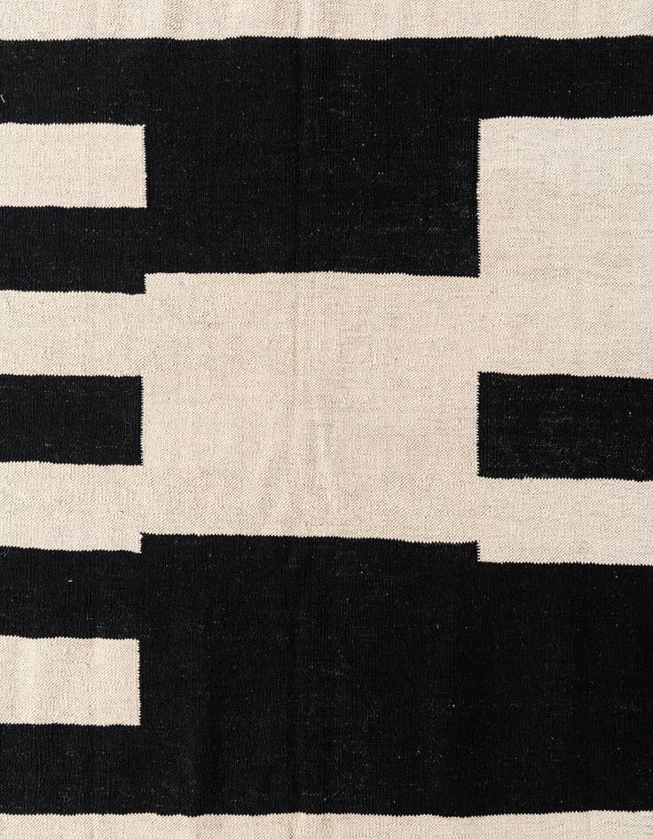 Detail image of 5' 9 x 7' 9  Hand Woven Kilim Modern Wool Rug