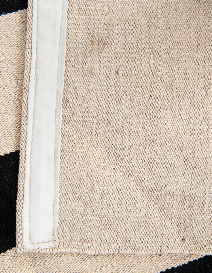 Detail image of 5' 9 x 7' 9  Hand Woven Kilim Modern Wool Rug