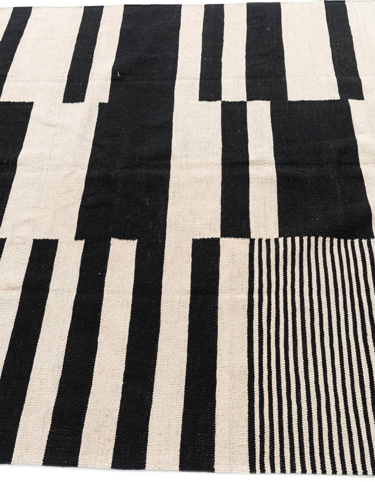 Detail image of 5' 7 x 7' 10  Hand Woven Kilim Modern Wool Rug