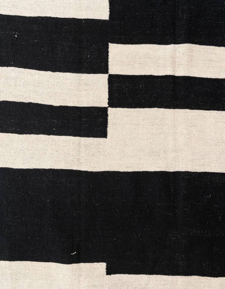 Detail image of 5' 7 x 7' 10  Hand Woven Kilim Modern Wool Rug