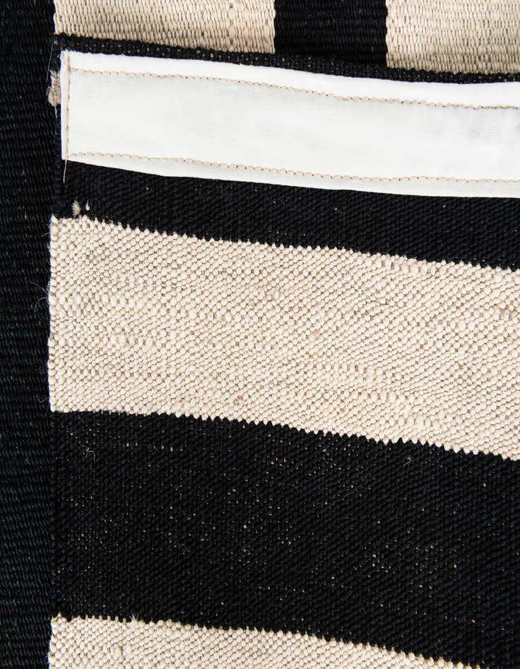 Detail image of 5' 7 x 7' 10  Hand Woven Kilim Modern Wool Rug