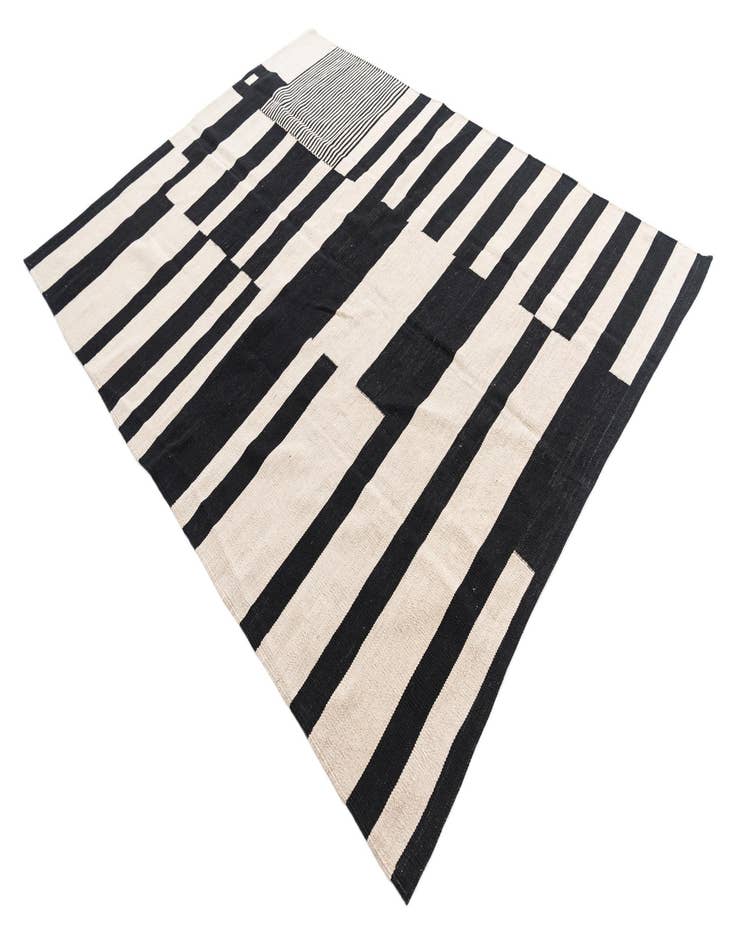 Detail image of 5' 10 x 7' 8  Hand Woven Kilim Modern Wool Rug