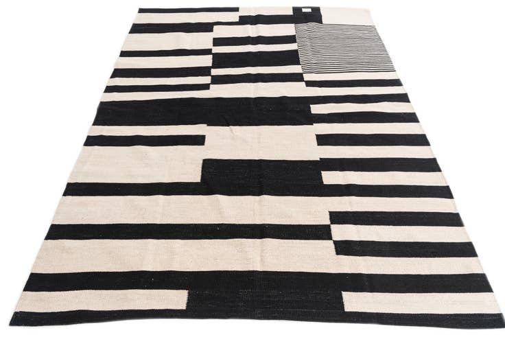 Detail image of 5' 10 x 7' 8 Hand Woven Kilim Modern Wool Rug
