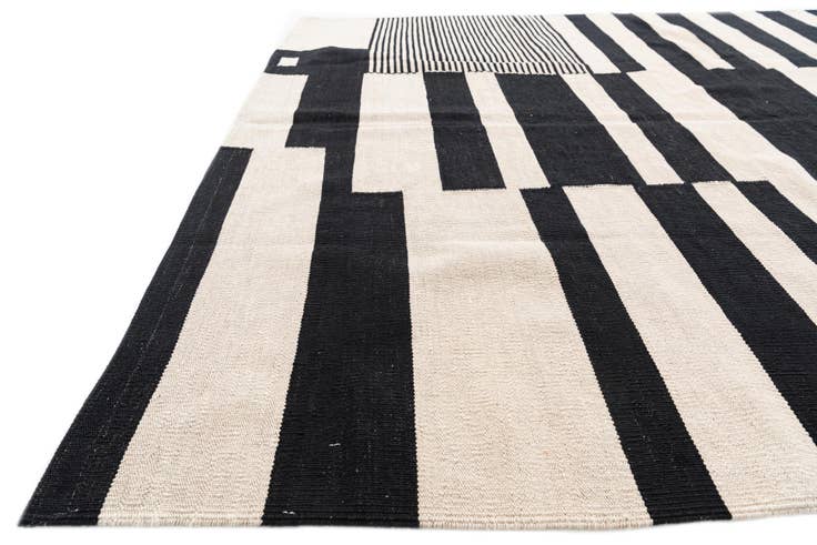 Detail image of 5' 10 x 7' 8 Hand Woven Kilim Modern Wool Rug
