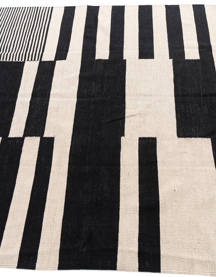 Detail image of 5' 10 x 7' 8  Hand Woven Kilim Modern Wool Rug
