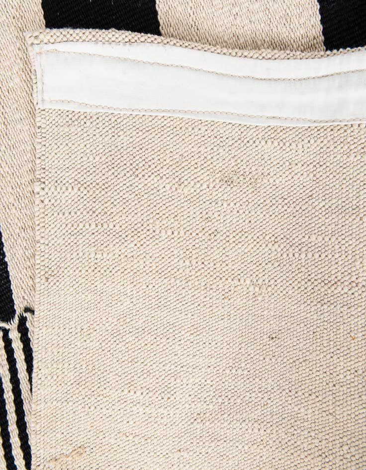 Detail image of 5' 10 x 7' 8  Hand Woven Kilim Modern Wool Rug