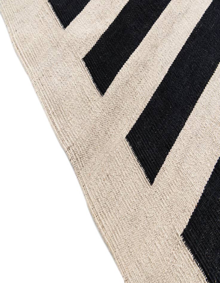 Detail image of 6' 9 x 9' 7  Hand Woven Kilim Modern Wool Rug