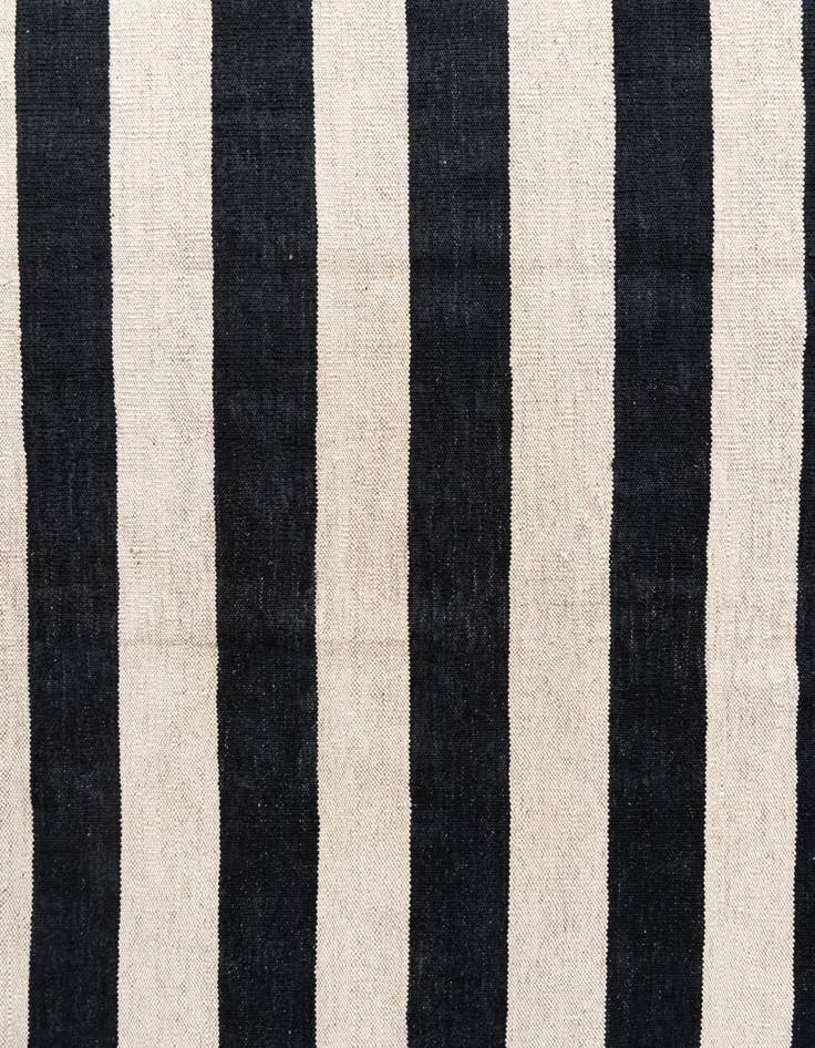 Detail image of 6' 9 x 9' 7  Hand Woven Kilim Modern Wool Rug