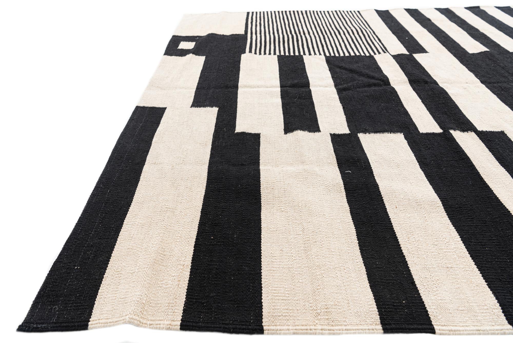 5' 1 x 6' 10 Hand Woven Kilim Modern Wool Rug
