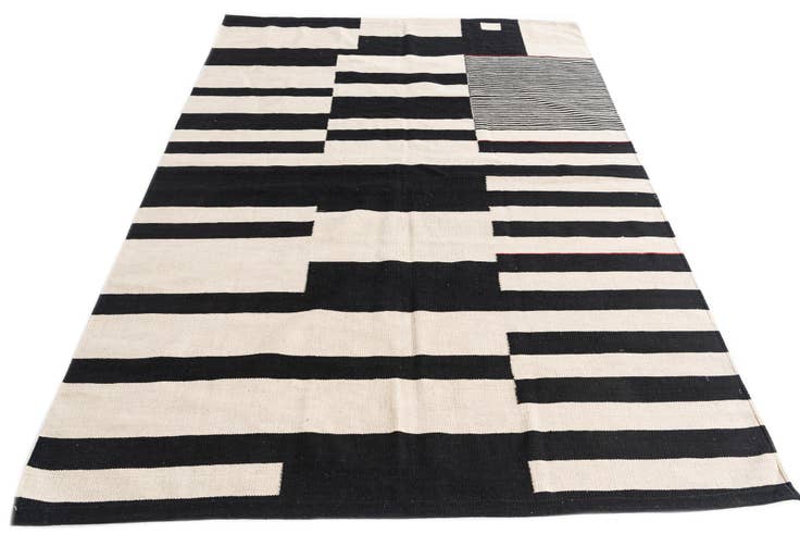 Detail image of 5' 8 x 7' 9 Hand Woven Kilim Modern Wool Rug