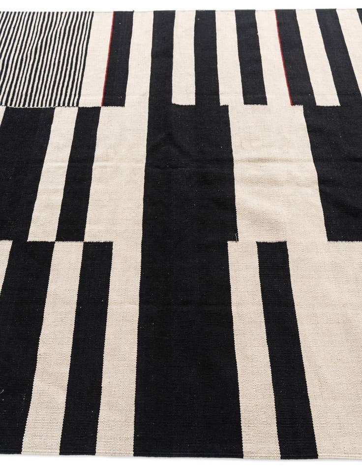 Detail image of 5' 8 x 7' 9  Hand Woven Kilim Modern Wool Rug