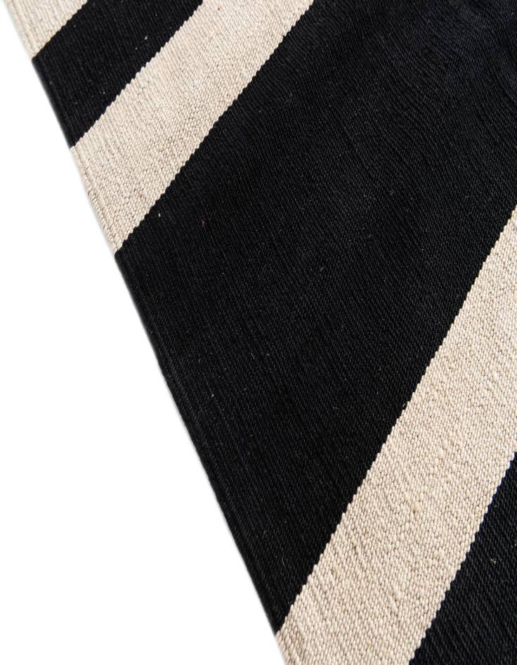 Detail image of 5' 8 x 7' 9  Hand Woven Kilim Modern Wool Rug