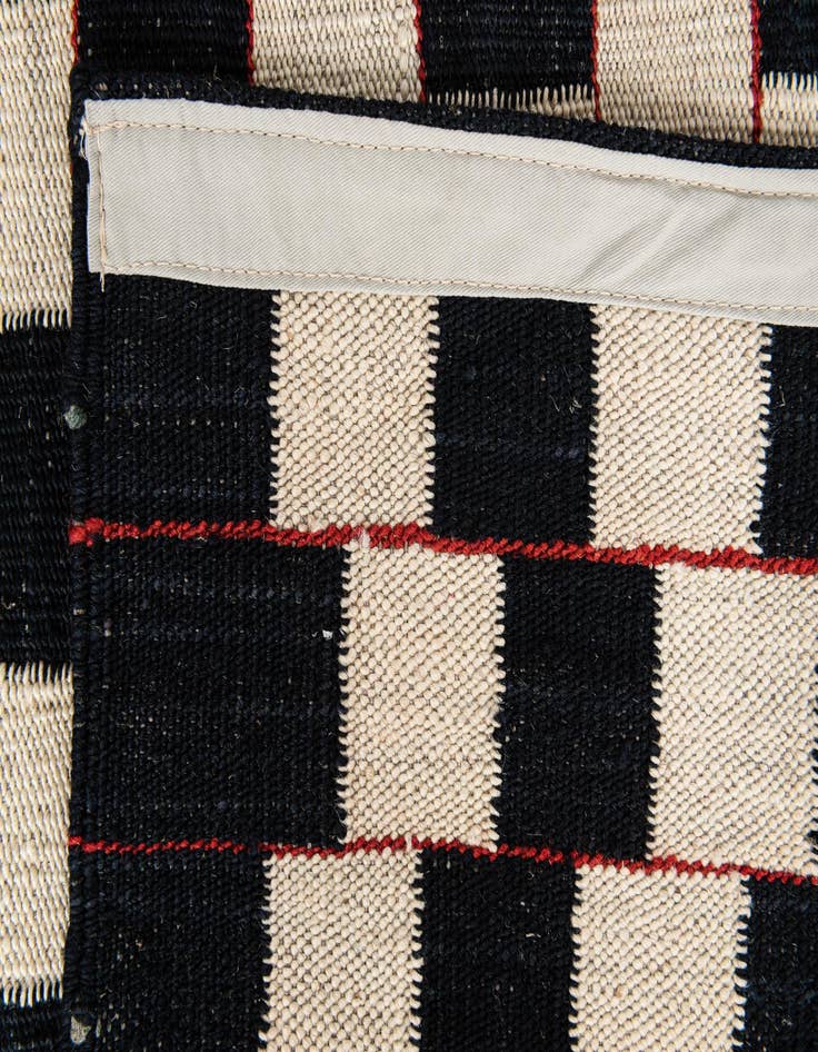 Detail image of 4' 4 x 5' 7  Hand Woven Kilim Modern Wool Rug
