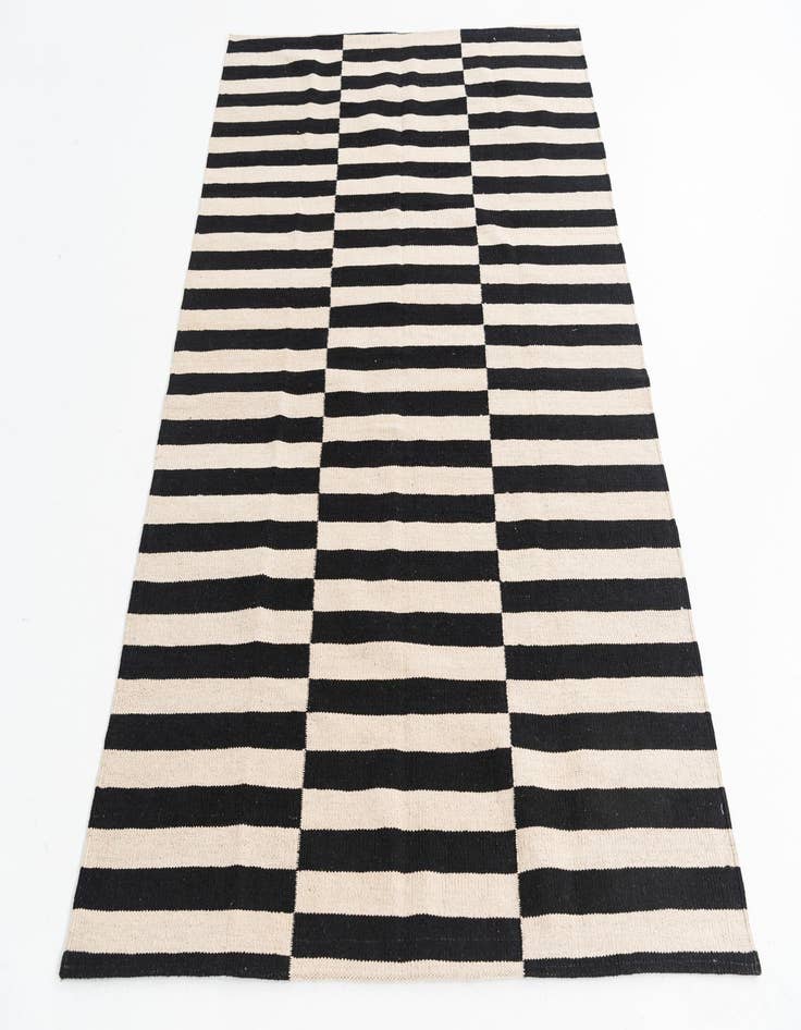 Detail image of 4' 3 x 6'  Hand Woven Kilim Modern Wool Rug