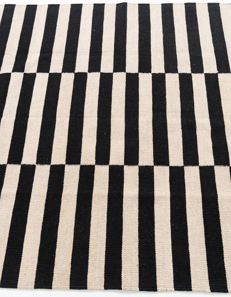 Detail image of 5' 7 x 7' 9  Hand Woven Kilim Modern Wool Rug